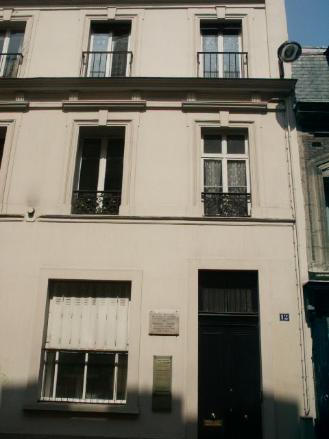 maison particulière a l'endroit du Chat Noir 12, rue Victor Massé
