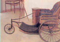 fauteuil  roulant en rotin de Renoir
